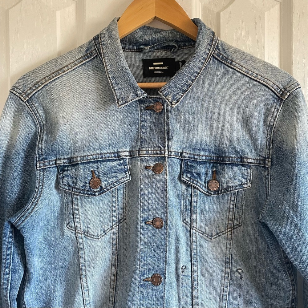 Revolve x Dr Denim Trucker Jean Jacket Women’s M Blue Light Wash Button Faded - Picture 3 of 13